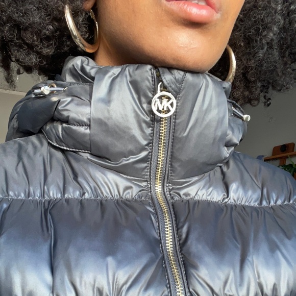 Michael Kors Puffer Grey Vest with Hoodie, never worn! Still has tags! Size S - Picture 9 of 10